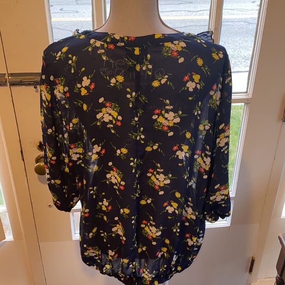 🌺Torrid Blue Floral sheer blouse🌺 - Picture 7 of 10
